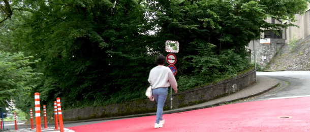 Traversée suggérée : un aménagement sans priorité piétonne !